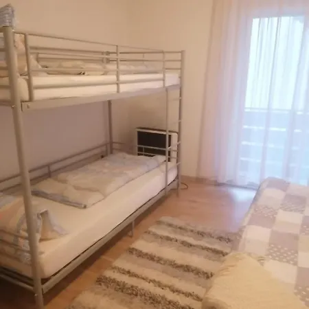 Yanis Deluxe