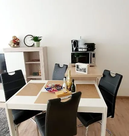 Yanis Deluxe סנקט אנגלמר